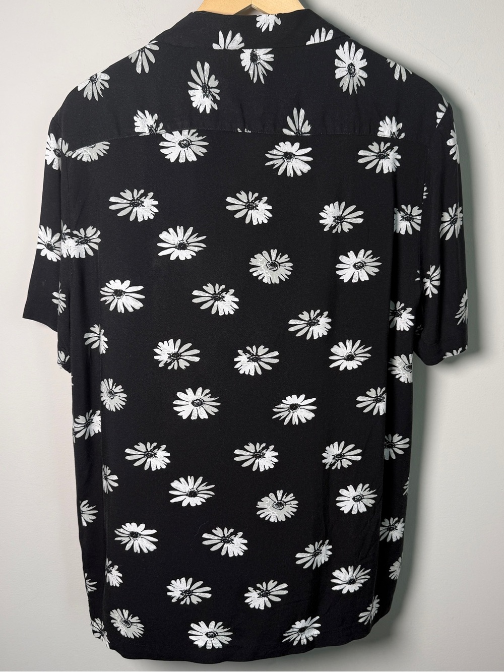 Denim & Flower Ricky Singh Black Daisy Print Camp Collar Mens Shirt Size L - Picture 3 of 7